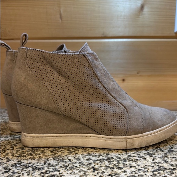 Gray Suede Ankle Boots size 8 - Picture 3 of 8